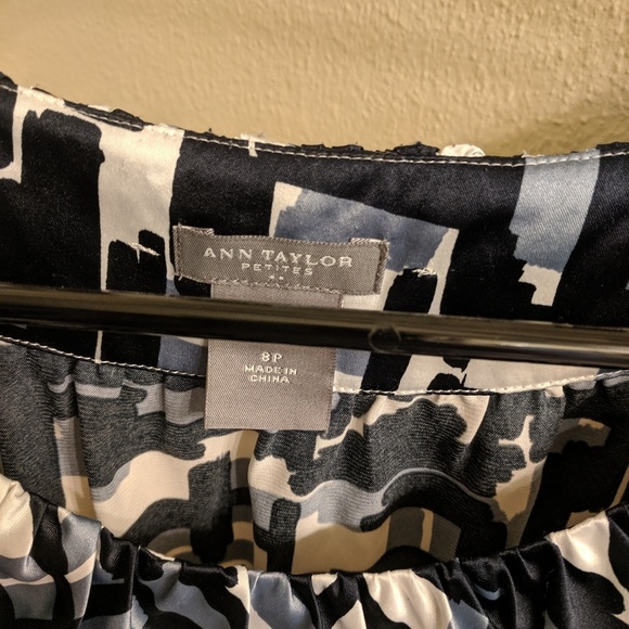 Sleeveless blouse - Picture 2 of 3